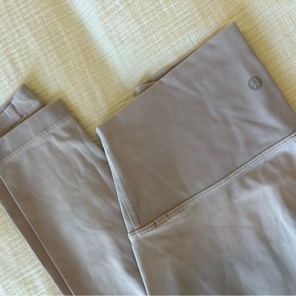 Light pink lululemon leggings 28 length - Picture 1 of 2